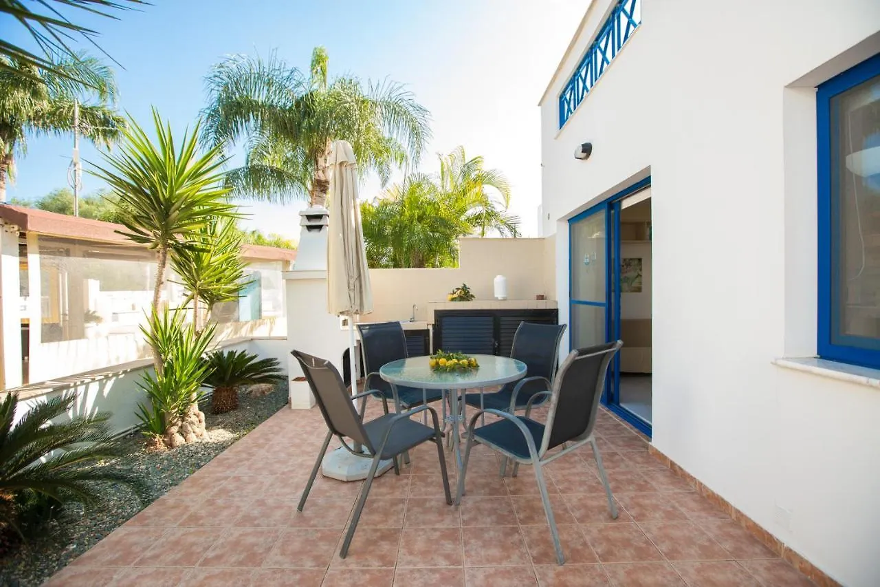 Flouressia Gardens Aparthotel Protaras 3*,