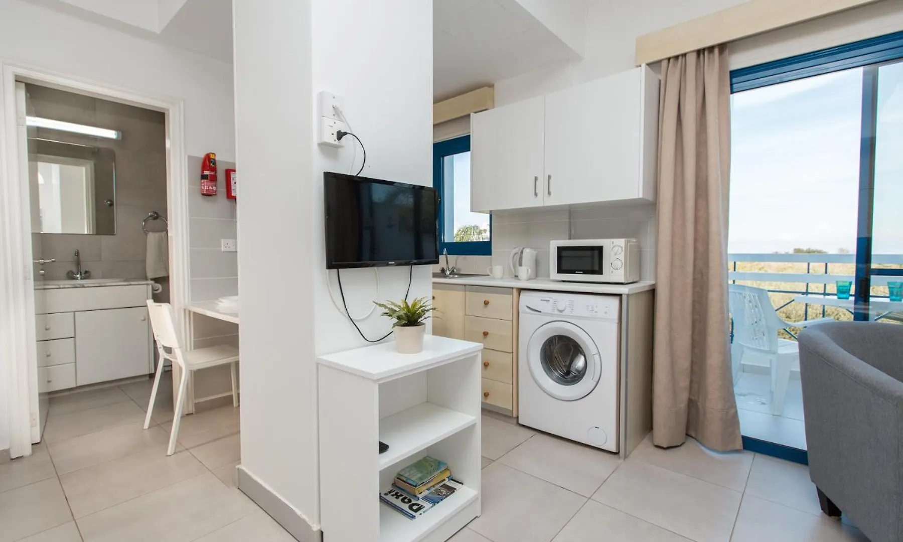 Flouressia Gardens Aparthotel Protaras