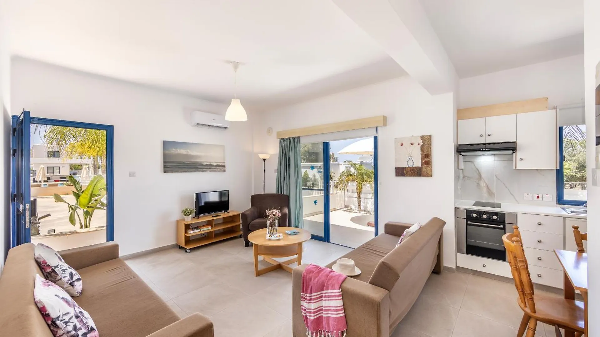 Flouressia Gardens Aparthotel Protaras