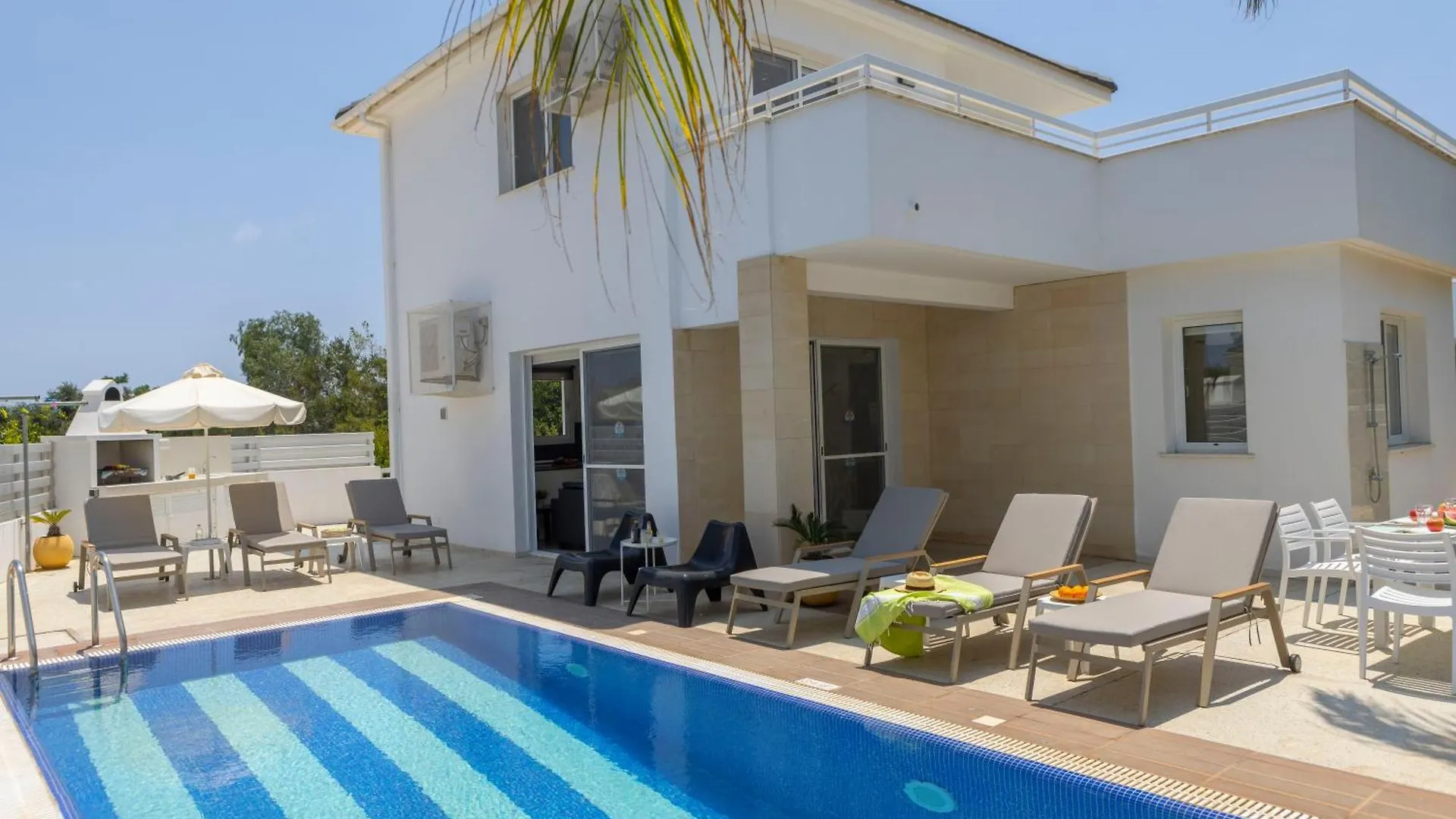 Flouressia Gardens Aparthotel Protaras