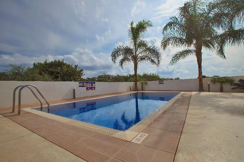 אפרטהוטל פרוטאראס Flouressia Gardens מלון דירות