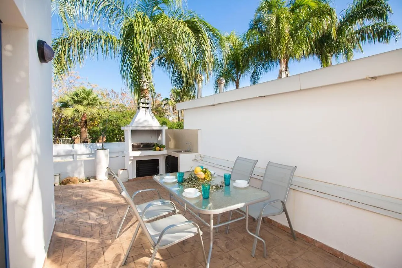 Flouressia Gardens Aparthotel Protaras