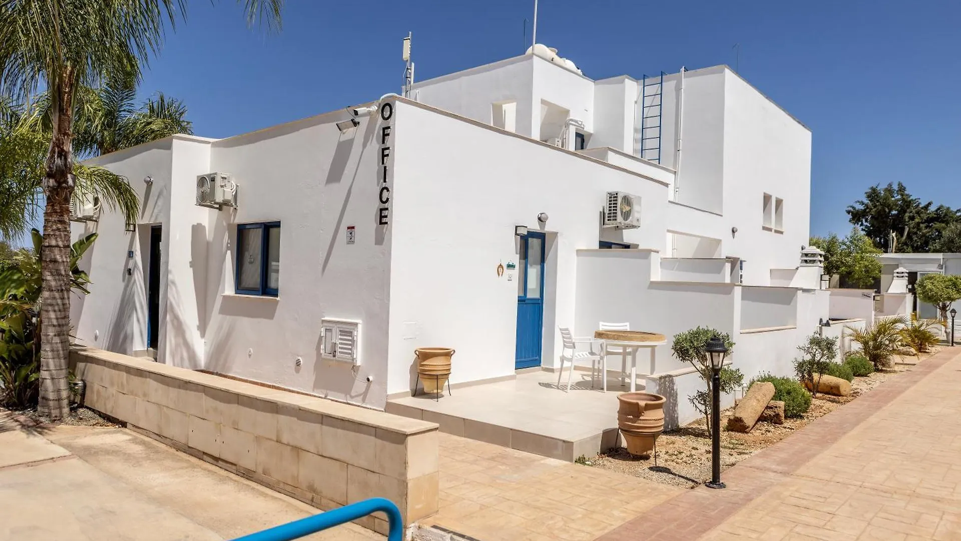 Flouressia Gardens Aparthotel Protaras