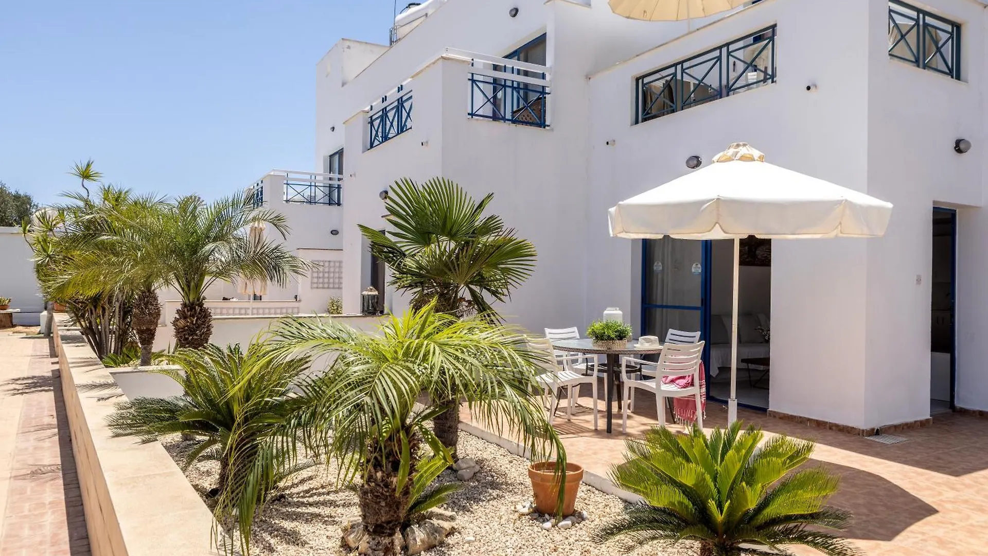 Flouressia Gardens Aparthotel Protaras